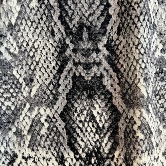 She + Sky Snakeskin Print Lined Short Sleeve Mini Shift Dress Size L Gray White - Picture 7 of 13